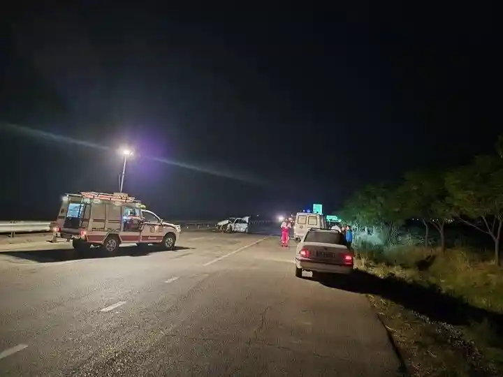 تصادف دو خودروی سواری در گالیکش؛ ۳ مصدوم راهی بیمارستان شدند