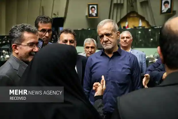 انتقاد جمعی از نمایندگان به مواضع پزشکیان در گفتگو با خبرنگار آمریکایی