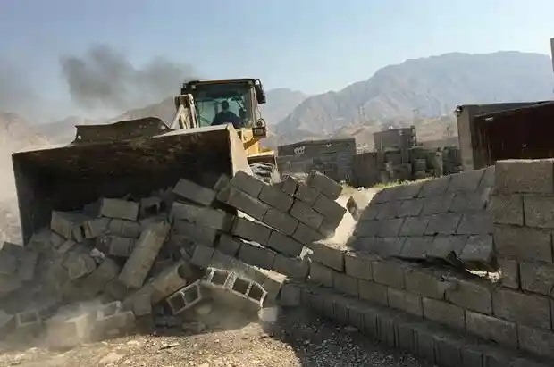 ۱۴ بنای غیرمجاز در زمین های زراعی رامیان تخریب شد