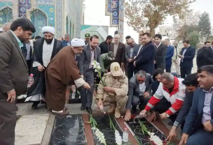 مزار شهدای گنبدی واقعه ۱۲ دی گالیکش عطرافشانی شد