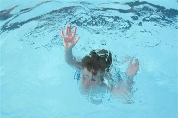 کودک چهار ساله گنبدی در استخر غرق شد