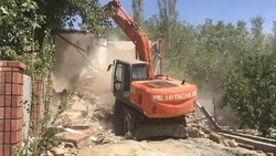 ۱۶ بنای غیرمجاز در اراضی کشاورزی آزادشهر قلع و قمع شد