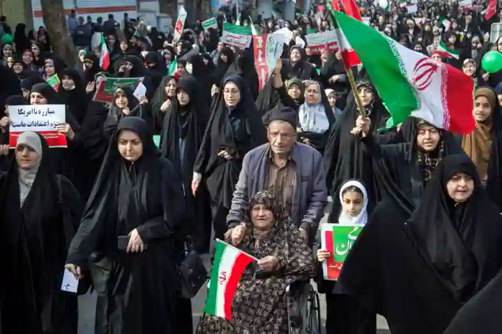 حضور مردم در صحنه، تنها راه برطرف‌شدن مشکلات کشور است