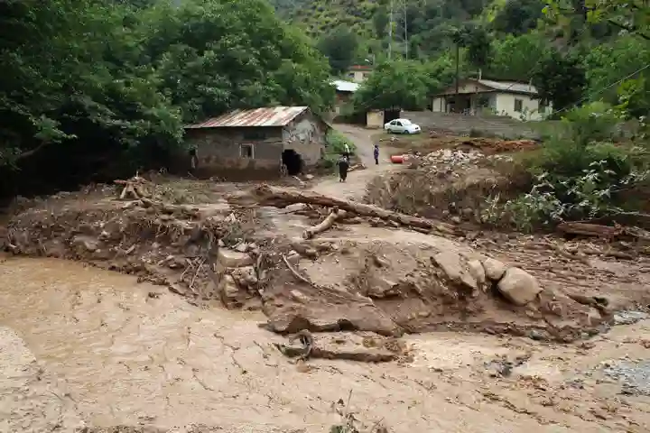 جاده خوش ییلاق گلستان بر اثر بارندگی شدید بسته شد