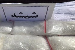 کشف ۱۰ کیلوگرم شیشه از یک مسافر اتوبوس در آزادشهر
