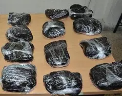 خودروی حامل ۱۵ کیلوگرم تریاک در آزادشهر توسط پلیس متوقف شد