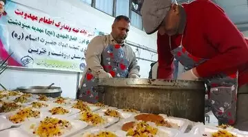 ۳۰ هزار وعده غذای گرم بین مددجویان مینودشت توزیع شد